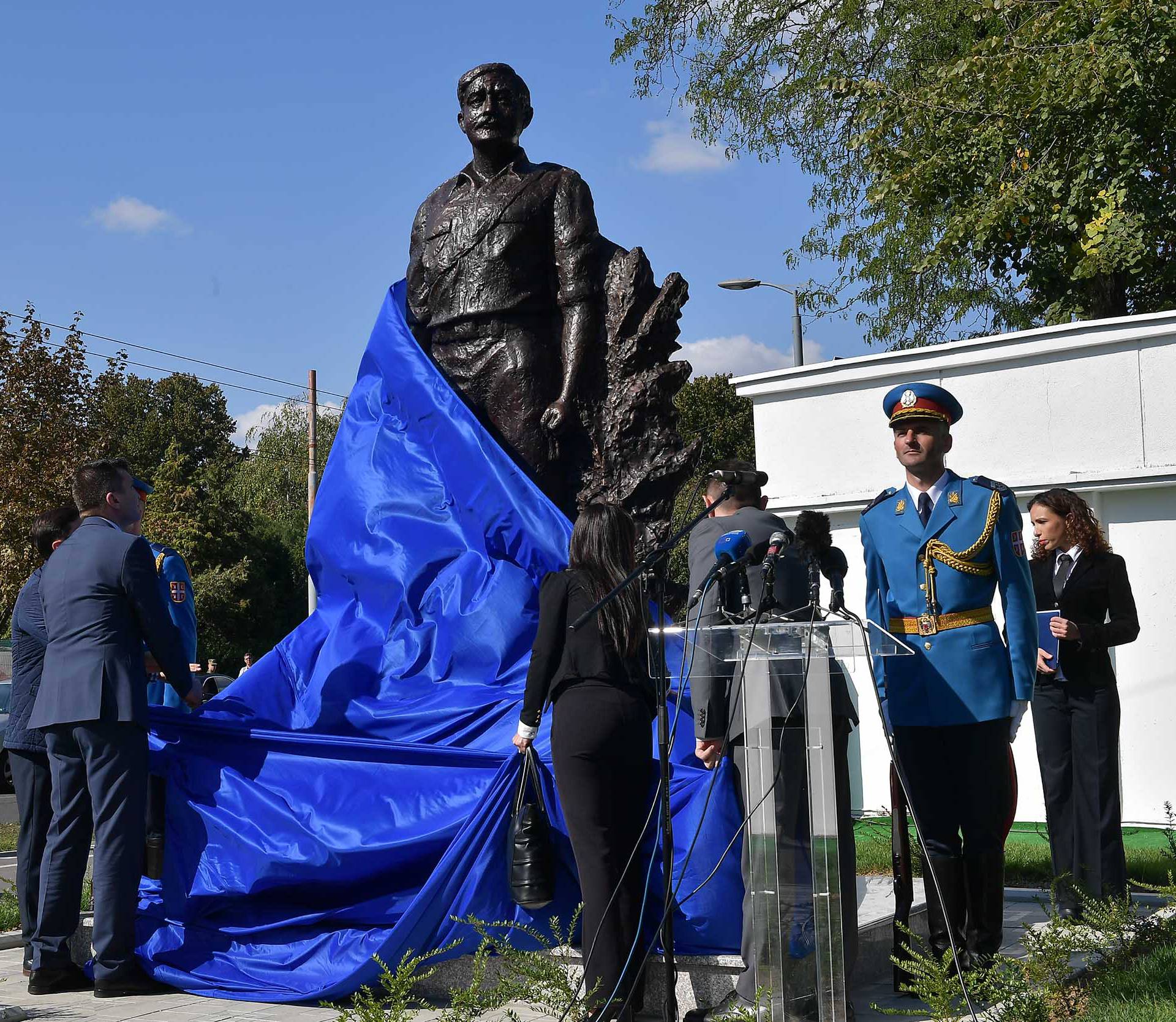 Podigli spomenik majoru JNA koji je umalo sravnio Bjelovar