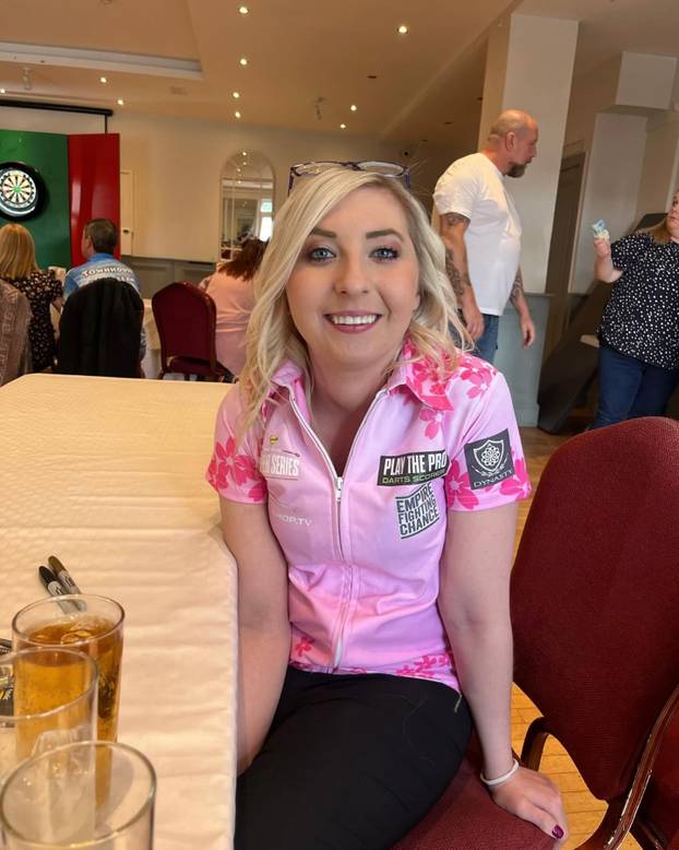 FOTO Kraljica pikada zamijenila je košulju bikinijem i oduševila