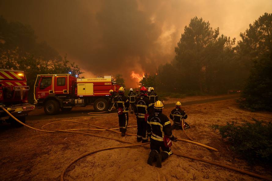 Wildfire in Lege-Cap-Ferret