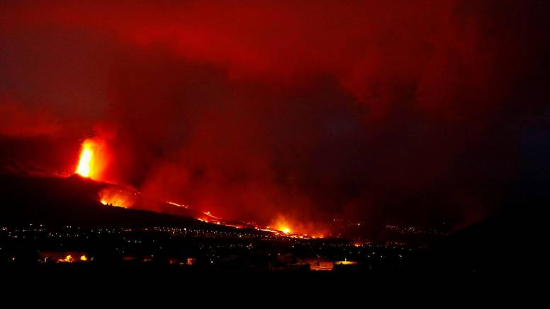 Lava se izlila iz nove pukotine