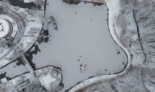 Poput bajke! Pogledajte  fotke zale&dstrok;enog jezera u Maksimiru