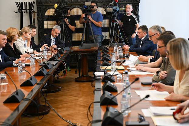 Zagreb: Odbor za izbor i imenovanja jednoglasno dao zeleno svjetlo za izbor Milorada Pupovca na čelo Odbora nacionalnih manjina