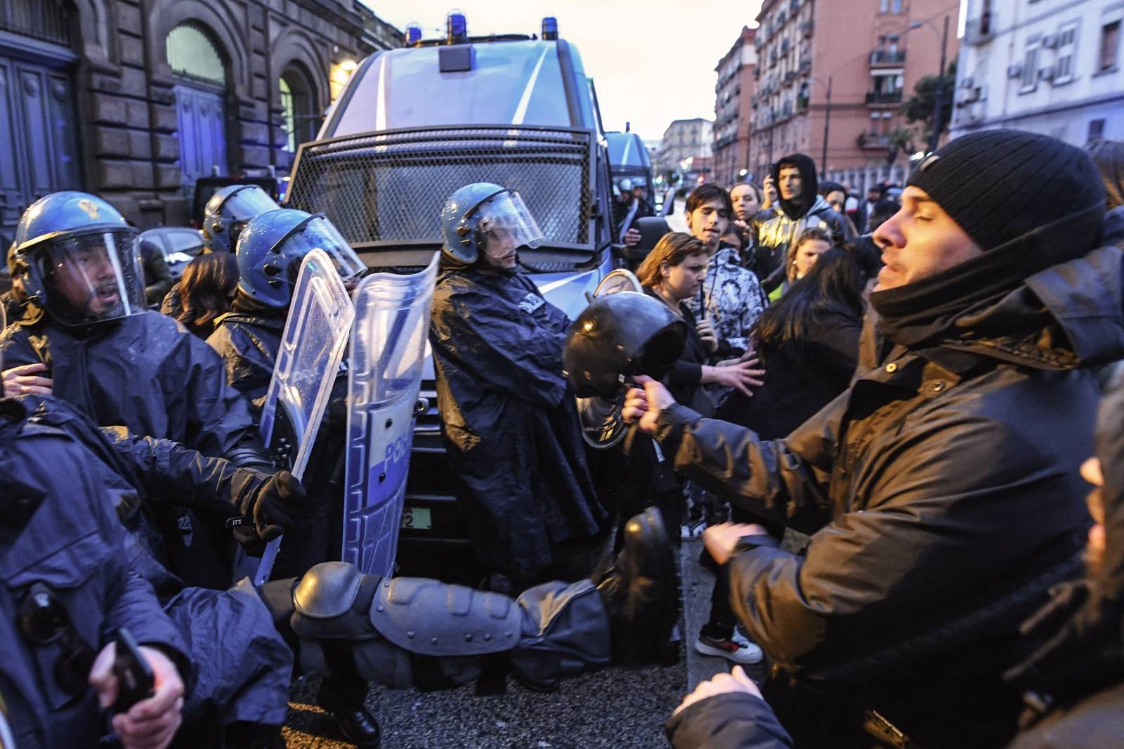 Prisoners revolt over coronavirus outbreak measures - Naples