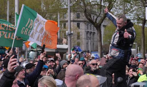 FOTO Irska na nogama. 600 benzinskih ostalo bez goriva!
