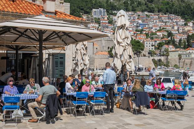 Dubrovnik: Velik broj turista za uskrsne blagdane u gradu