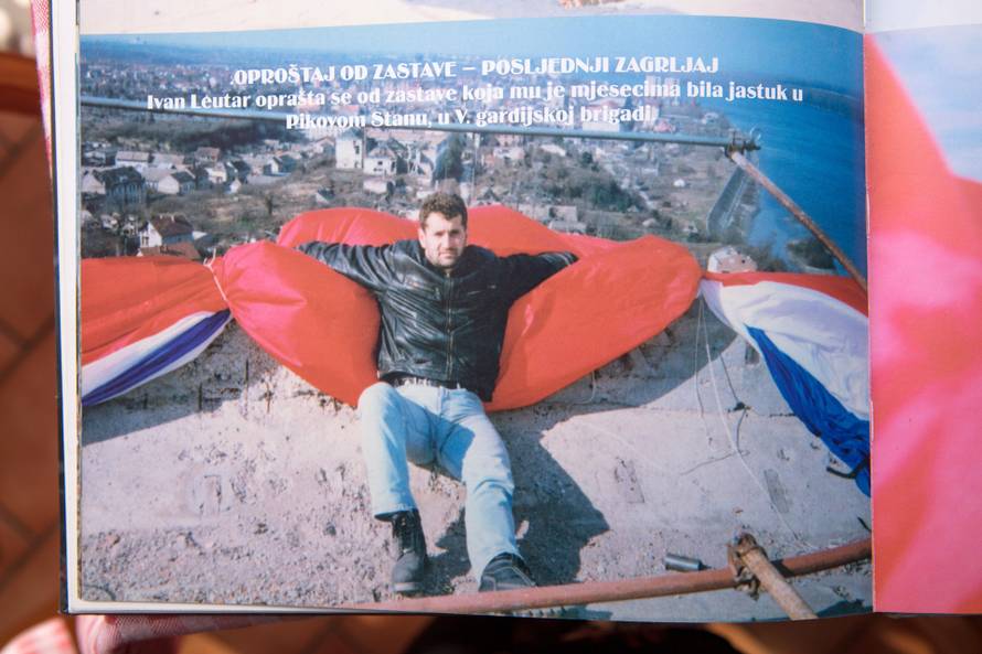 Vukovar: Presnimke fotografija branitelja Ivana Leutara