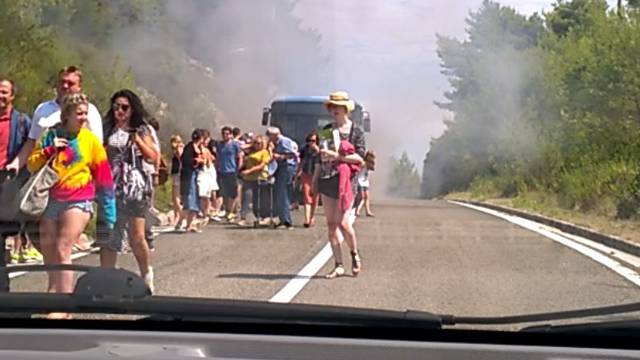 Zapalio se autobus, evakuirali su turiste, nema ozlijeđenih