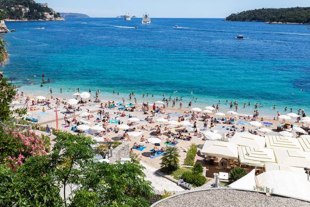 Dubrovnik: Gradske plaže već su pune kupača