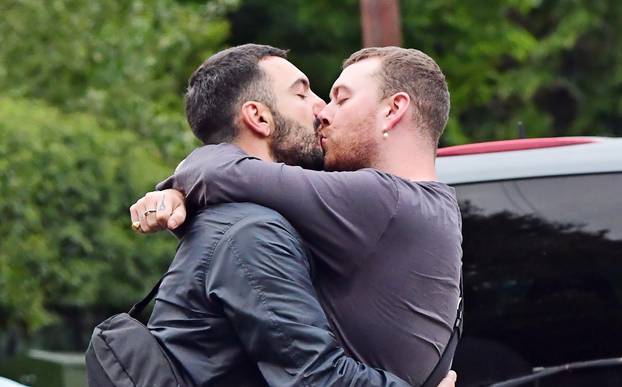 *PREMIUM-EXCLUSIVE* MUST CALL FOR PRICING BEFORE USAGE - 
Oscar-winning singer Sam Smith is simply smitten putting on an amorous, passionate display with his new boyfriend Francois Rocci out in North London.
*PICTURES TAKEN ON 25/08/2020*