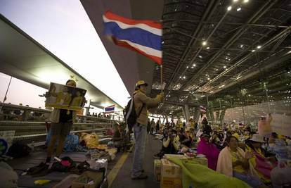 Tajland: Oporba prekinula blokadu dviju zračnih luka