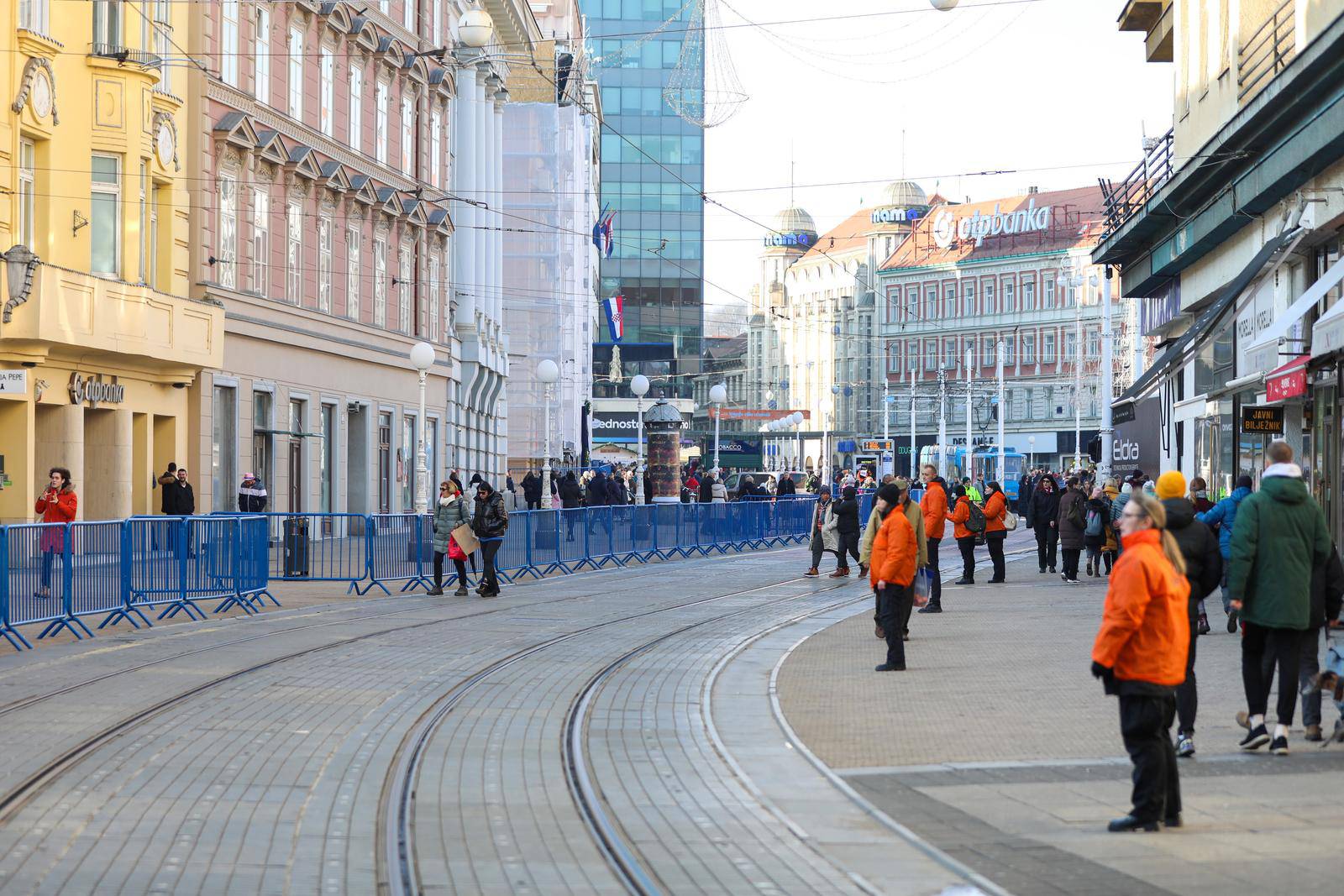 Zagreb: Ograde i zaštitari već su na mjestu za doček Vatrenih u Jurišićevoj