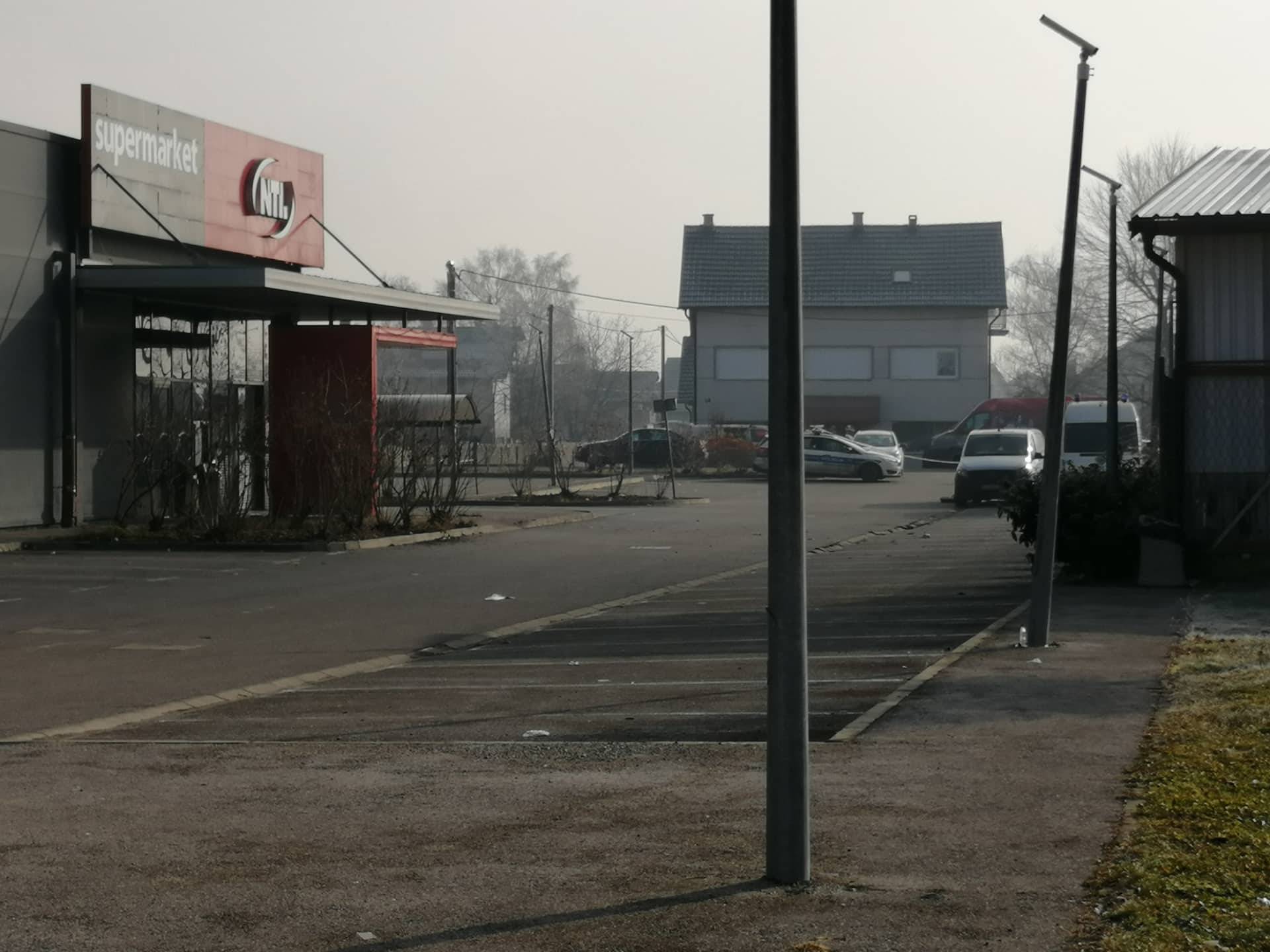 Raznijeli bankomat u sklopu trgovine i pobjegli s novcem