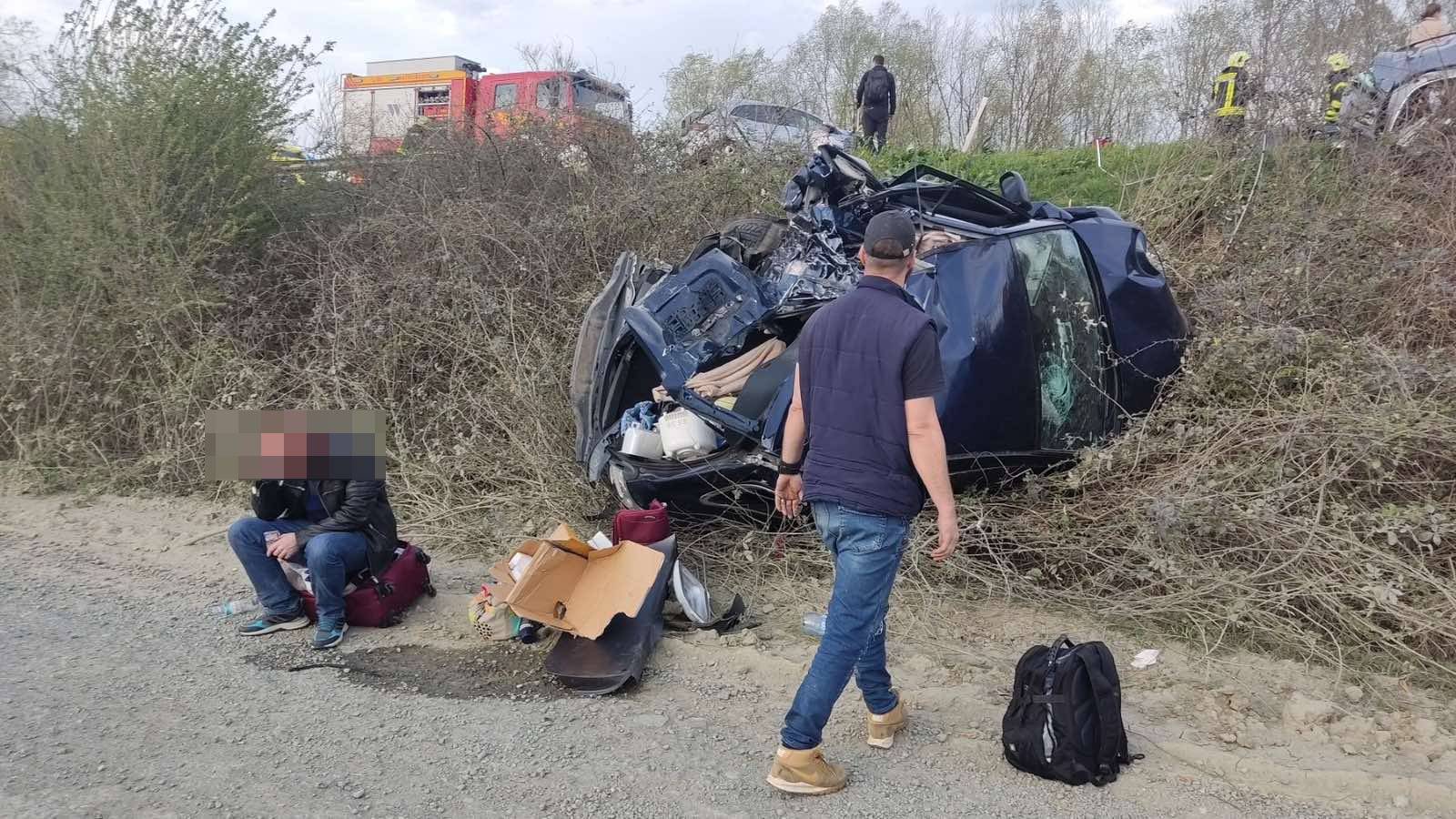 FOTO Teška nesreća kod prijelaza Stara Gradiška: Teretnjak naletio na 15 auta
