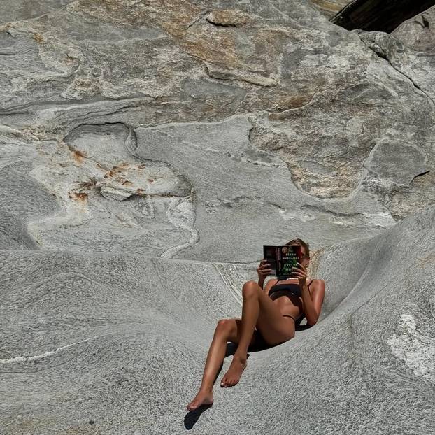 FOTO Nova djevojka Orlanda Blooma voli se fotkati u tangama: Evo kako joj stoje...