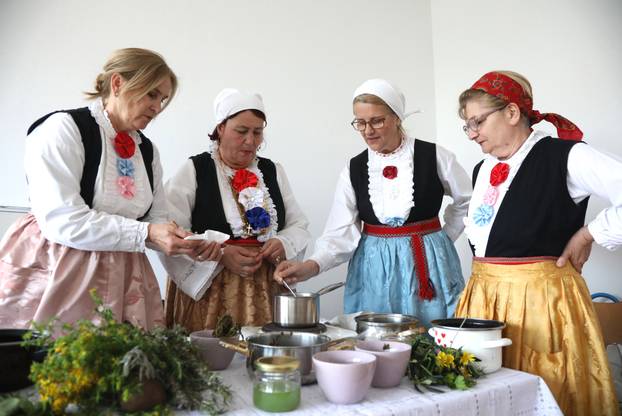 Bojanje Uskršnjih jaja na način kako su to radili naši stari