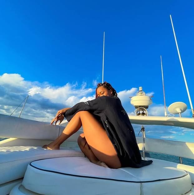 FOTO Japanka navukla badić i tangice nakon naporne sezone: 'Ja jednostavno pripadam plaži'