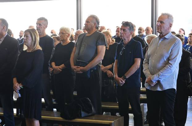 Zagreb: Posljedni ispraćaj novinara Roberta Valdeca 