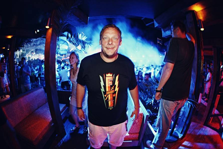 I. Nanut i Mia Kovačić partijaju u beach klubu NOA na Zrću