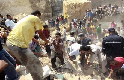 Kamene gromade s litice uništile predgrađe Kaira