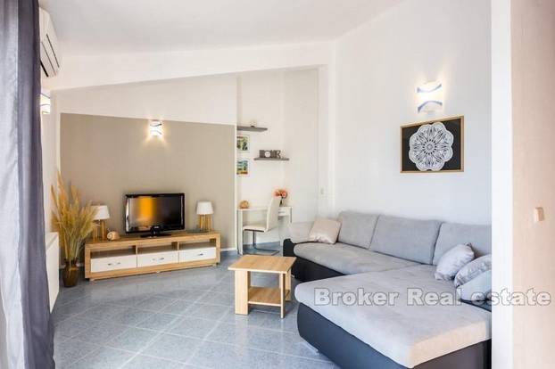 FOTO Kupite kuću s bazenom, a dobijete restoran u prizemlju, bazen i pogled na Rogoznicu!