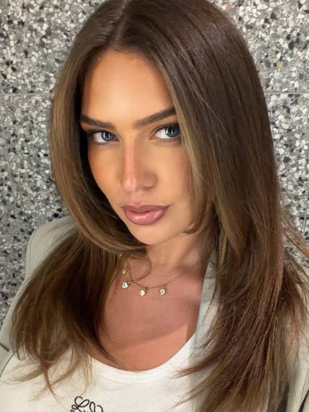 FOTO Unuka legende kriketa izazvala pomamu bez grudnjaka