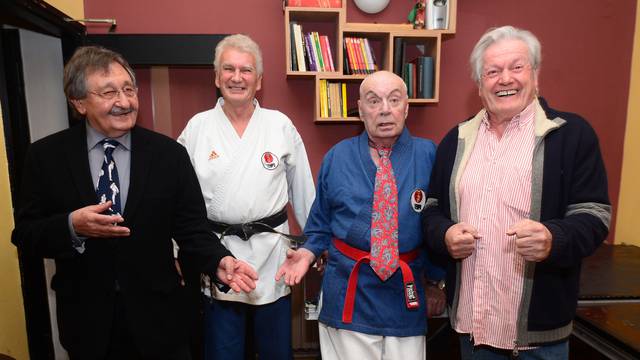 Ibrica na 50. rođendanu karate kluba bodri klince prije  nastupa