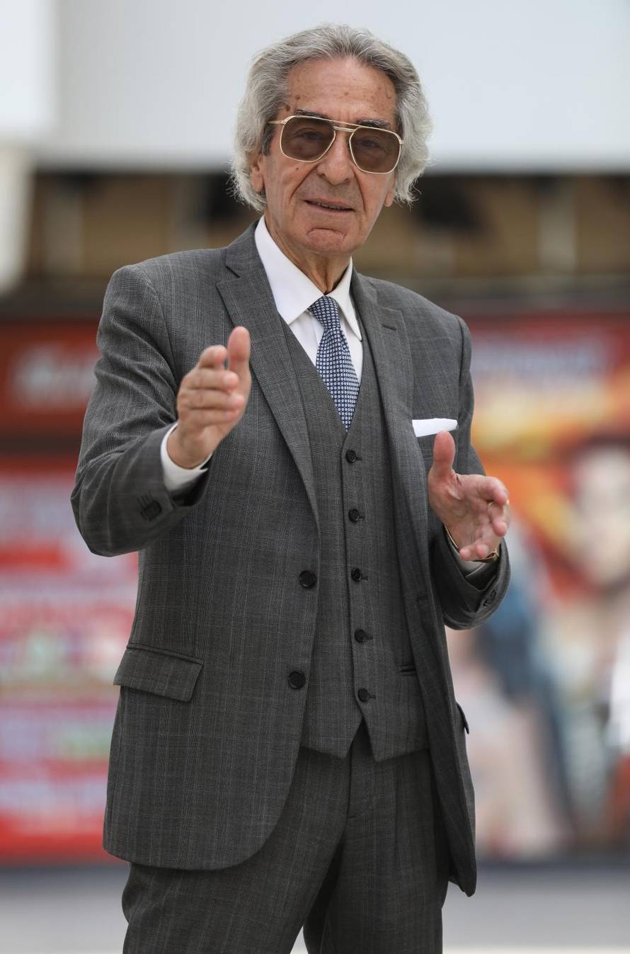 'Ženama uvijek treba kupovati poklone, to one najviše vole...'