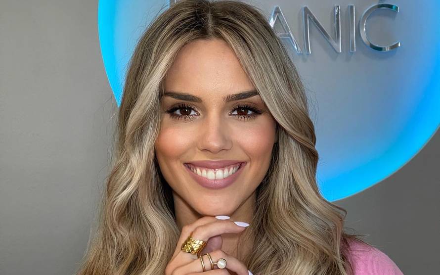 Franka osvanula samo u korzetu i halterima, pratitelji kažu: 'Ona je naša prekrasna Lara Croft'