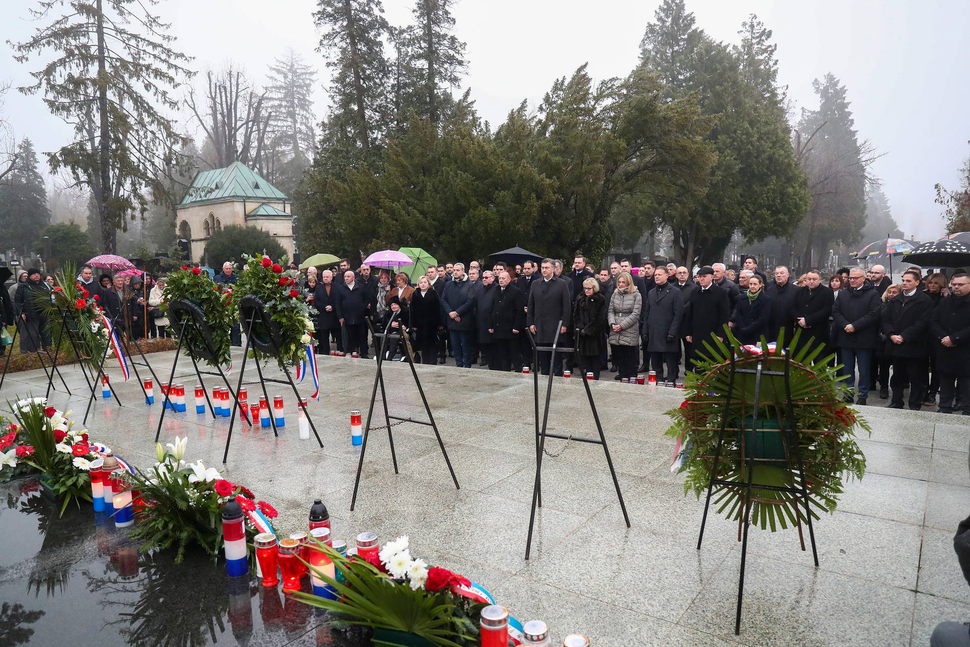 Zagreb: HDZ na Mirogoju obilježio 24. obljetnicu smrti Franje Tuđmana