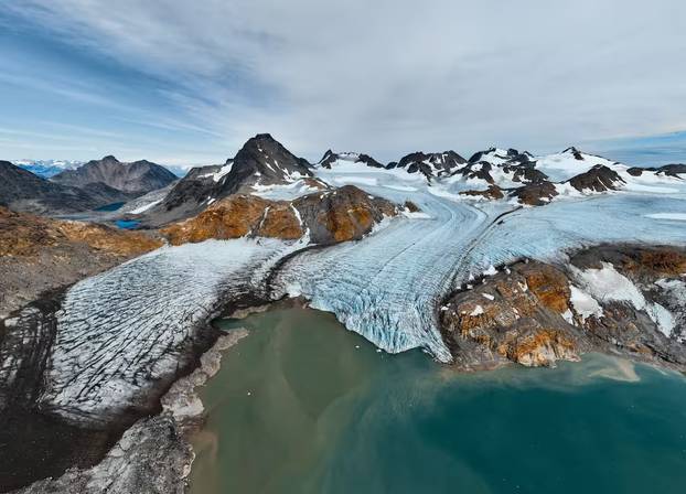 FOTO Ovo je prva plutajuća kućica za odmor na Grenlandu: Cijena noćenja će vas šokirati
