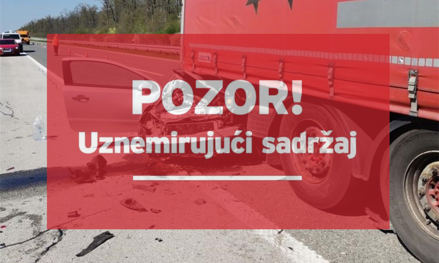 FOTO STRAVA NA A3 Autom se zabio u kamion koji je stajao u koloni. Poginuo muškarac (65)