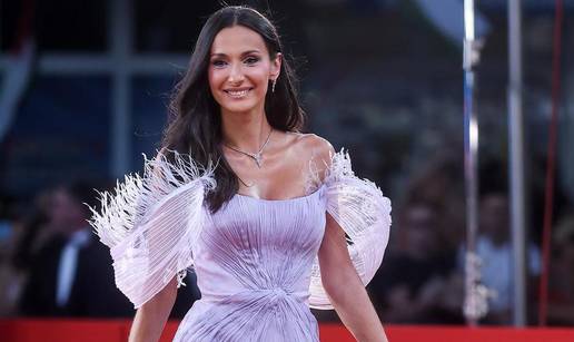 Ljepotica! Bivša misica privukla pažnju na crvenom tepihu SFF-a