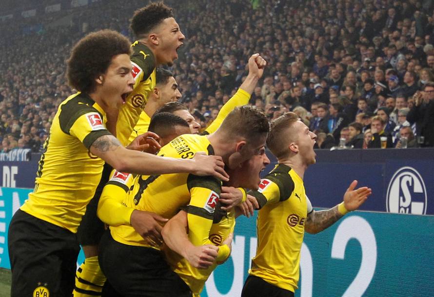 Bundesliga - Schalke 04 v Borussia Dortmund