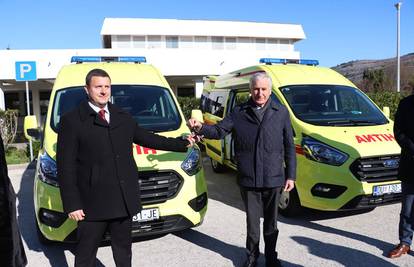 Vrijedne donacije: Hitne u Blatu i Korčuli dobile su nova vozila