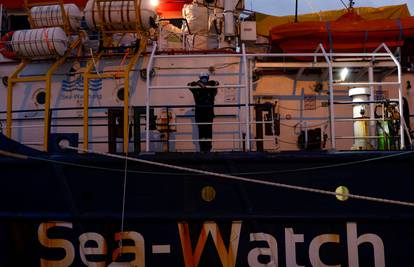 Gotovo 700 migranata spasili kod talijanske obale, 5 poginulo