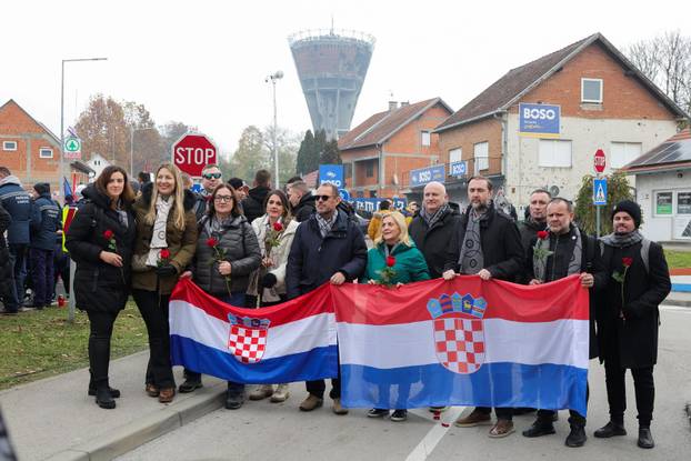 Vukovar: Kolona sjećanja prolazi pored Vodotornja