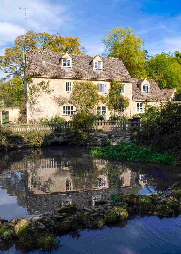 FOTO Ovo je najljepše selo na svijetu, a mještani tvrde: 'To je prokletstvo, a ne blagoslov'