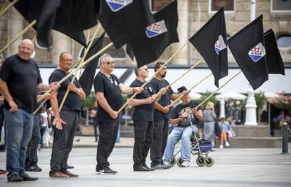 Pogledajte kako su desničari u crnom paradirali kroz Zagreb