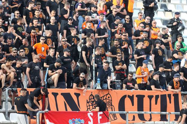 Navijači na stadionu na Rujevici uoči početka finala kupa između Hajduka i Šibenika
