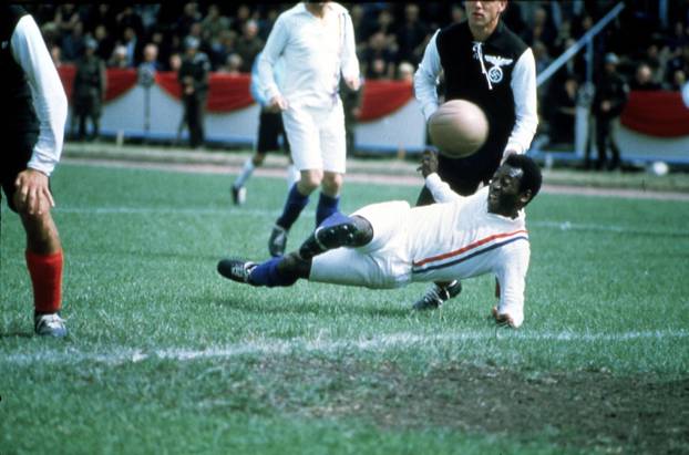 Flucht Oder Sieg, Escape To Victory