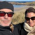Pierce Brosnan objavio fotku sa suprugom i najavio novi projekt