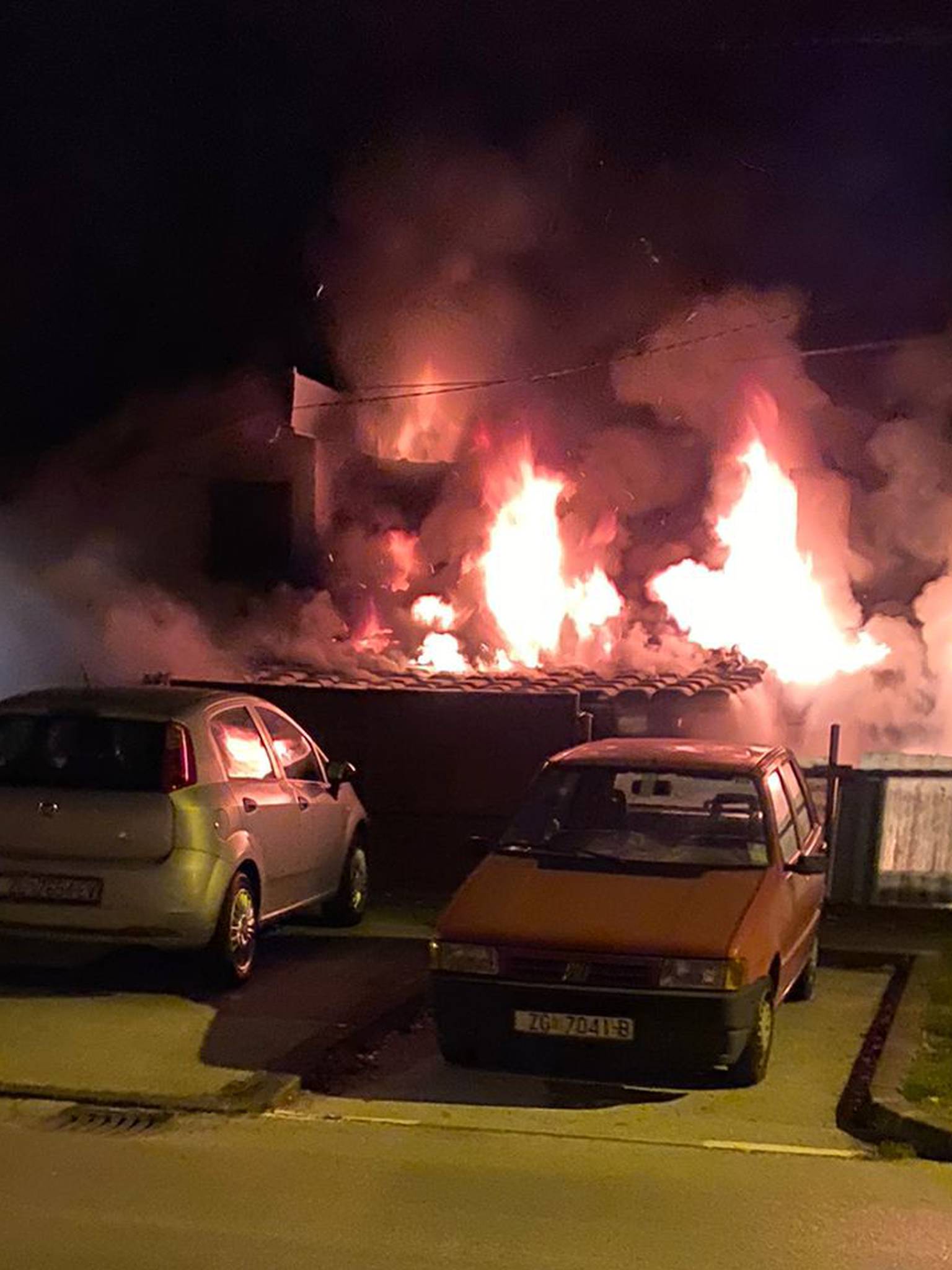 VIDEO Opet požar u Zagrebu: 'Vatra je bila ogromna, strašno nešto, progutala je cijelu kuću'