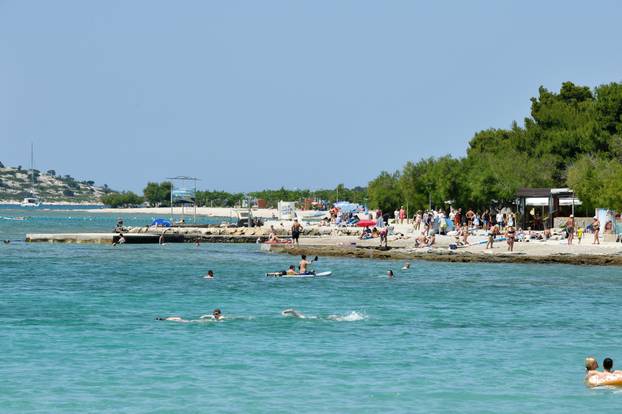Vodice: Turisti uživaju na plažama i u obilasku grada