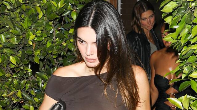 *EXCLUSIVE* Kendall Jenner, Lori Harvey, and Hailey Bieber have a girls' night out at Giorgio Baldi