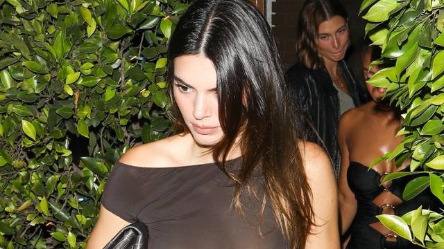 *EXCLUSIVE* Kendall Jenner, Lori Harvey, and Hailey Bieber have a girls' night out at Giorgio Baldi