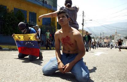 Prosvjedi protiv vlade: Policija u Venezueli ubila dječaka (14)