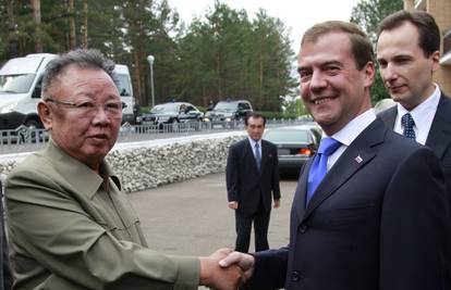 Sastali se Kim Jong  Il i Dmitrij Medvedev, traži rusku pomoć?