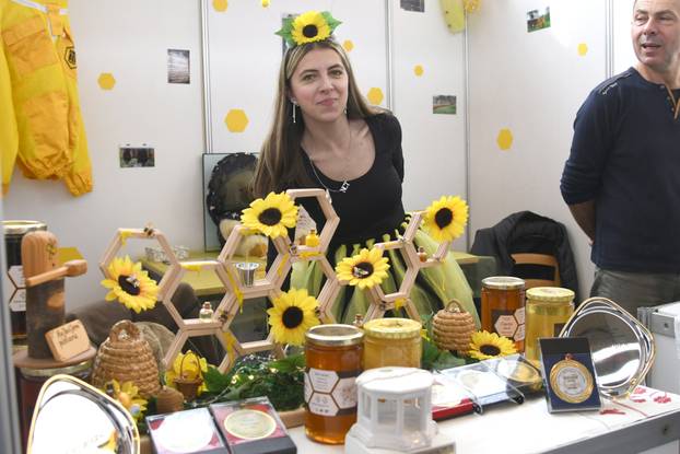 Grubišno Polje: Otvoren dvodnevni 19. Gospodarski sajam sira, meda i vrganja