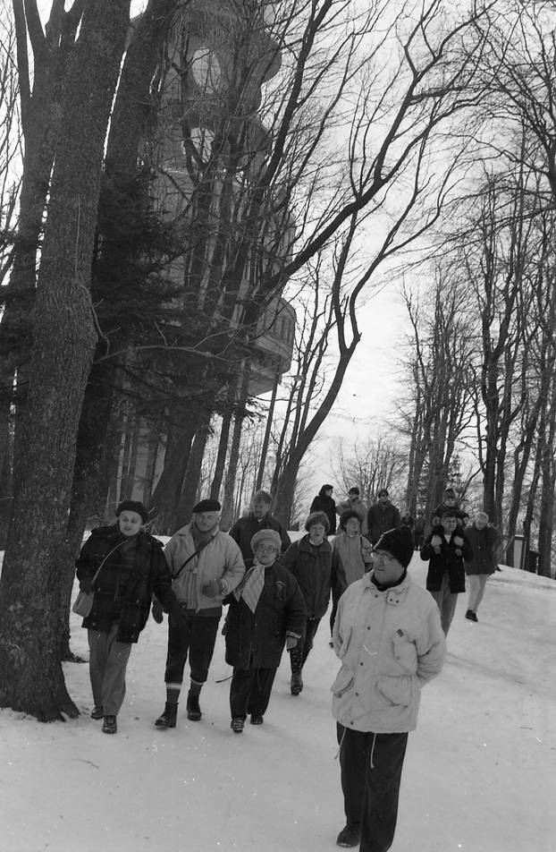 Zagreb: Brojni Zagrepčani uživali na Sljemenu u svježem zraku i raznim aktivnostima