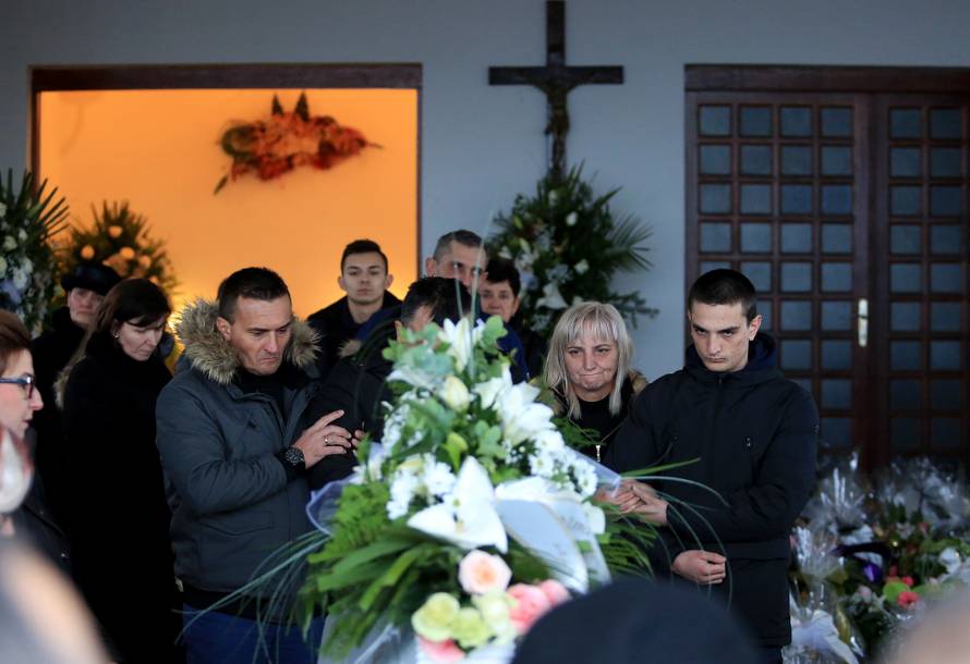 Editu Ptičar ispratile su tisuće: 'Za tebe bi uvijek bilo prerano'